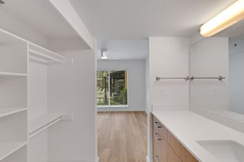 White closet and sink1